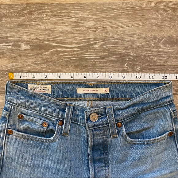 Levi’s Wedgie Straight Light Wash Denim Jeans with Raw Hem size 23 - Picture 10 of 17